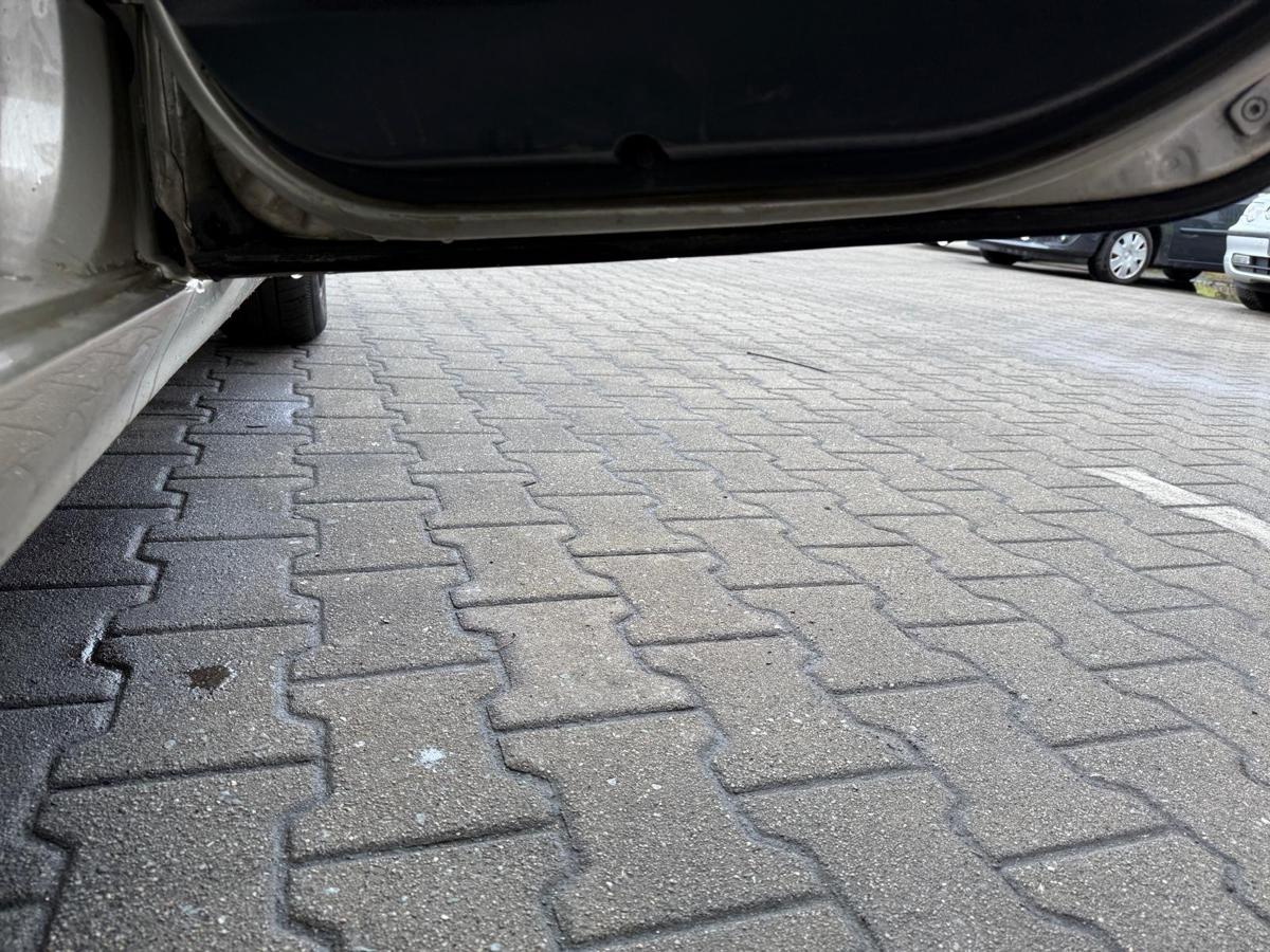 Renault Megane 2 original Tür hinten rechts Dakotabeige Stufenheck Rohbau BJ08